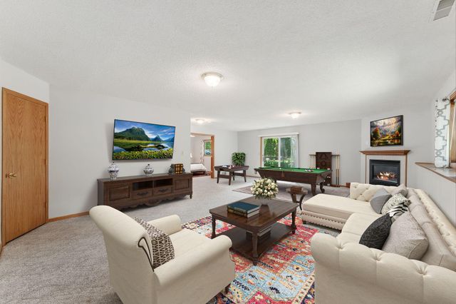 404 Minnesota Avenue, Roseville, MN 55113