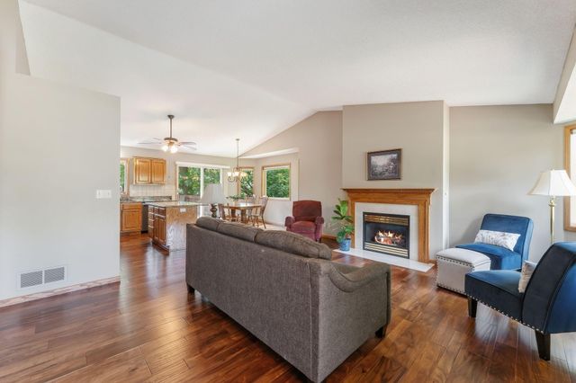 404 Minnesota Avenue, Roseville, MN 55113