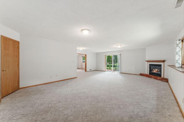 404 Minnesota Avenue, Roseville, MN 55113