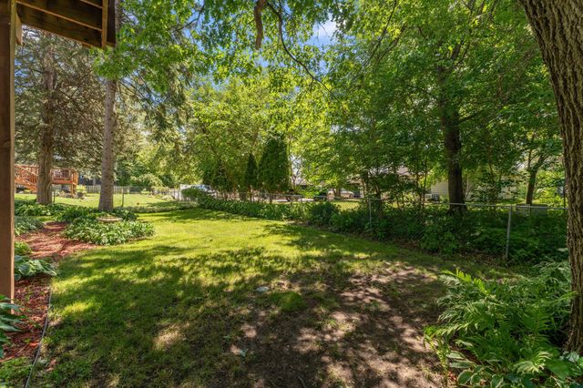 404 Minnesota Avenue, Roseville, MN 55113