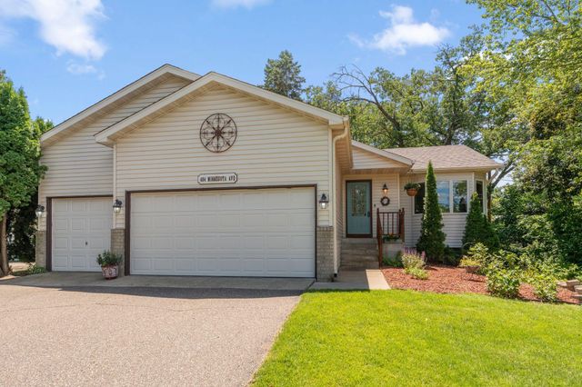 404 Minnesota Avenue, Roseville, MN 55113