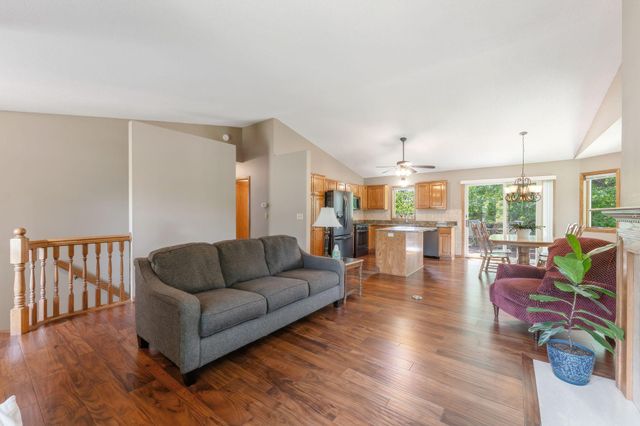 404 Minnesota Avenue, Roseville, MN 55113