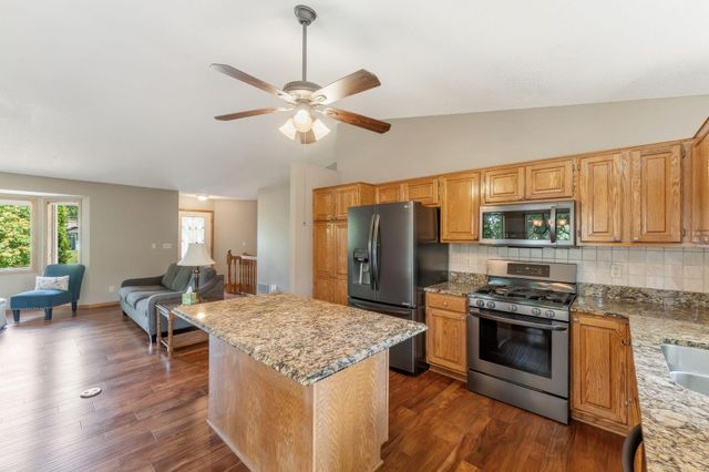 404 Minnesota Avenue, Roseville, MN 55113