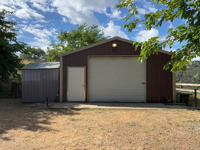 39569 Clover Lane, Yokuts Valley, CA 93675