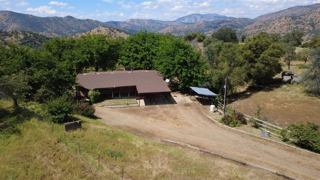 39569 Clover Lane, Yokuts Valley, CA 93675