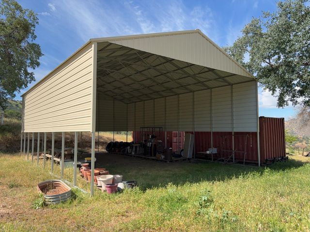 39569 Clover Lane, Yokuts Valley, CA 93675