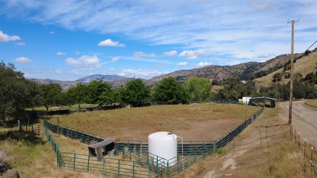 39569 Clover Lane, Yokuts Valley, CA 93675