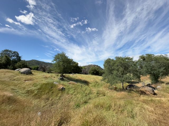 39569 Clover Lane, Yokuts Valley, CA 93675