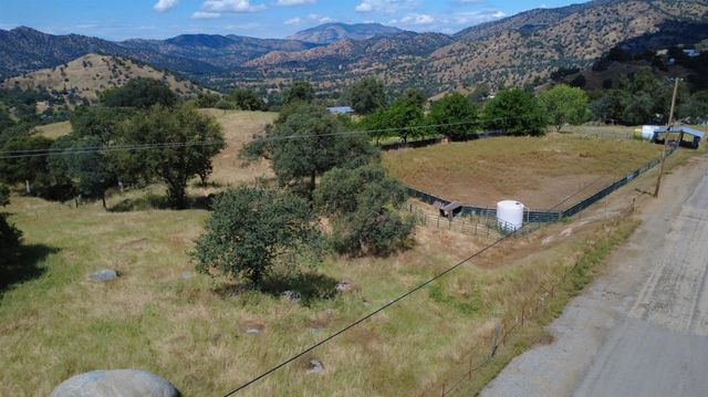 39569 Clover Lane, Yokuts Valley, CA 93675