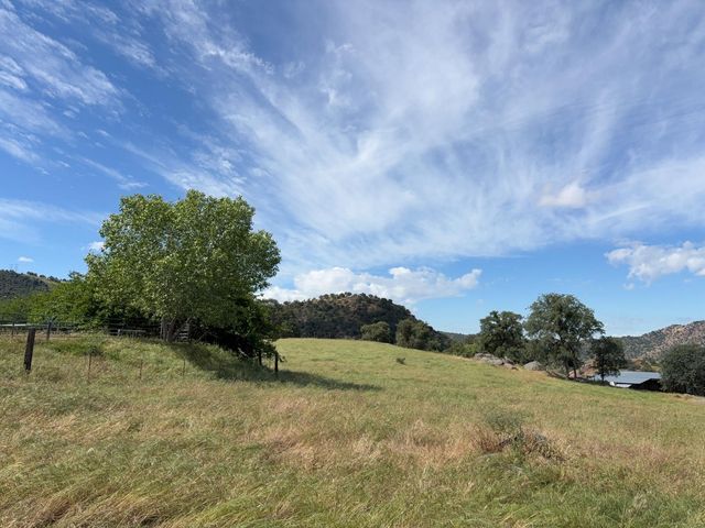 39569 Clover Lane, Yokuts Valley, CA 93675