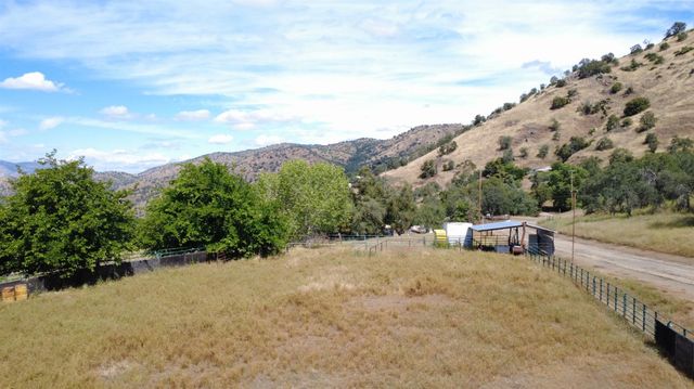 39569 Clover Lane, Yokuts Valley, CA 93675