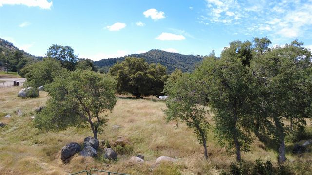 39569 Clover Lane, Yokuts Valley, CA 93675