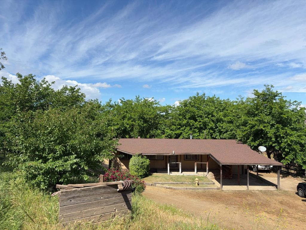 39569 Clover Lane, Yokuts Valley, CA 93675