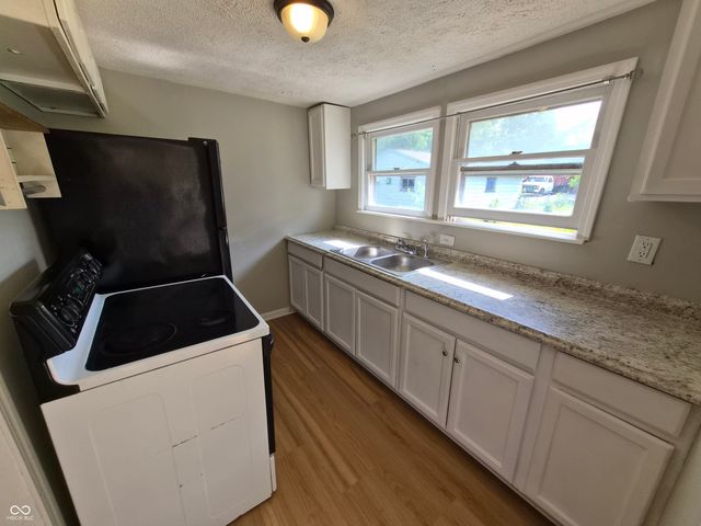 925 N Somerset Avenue, Indianapolis, IN 46222