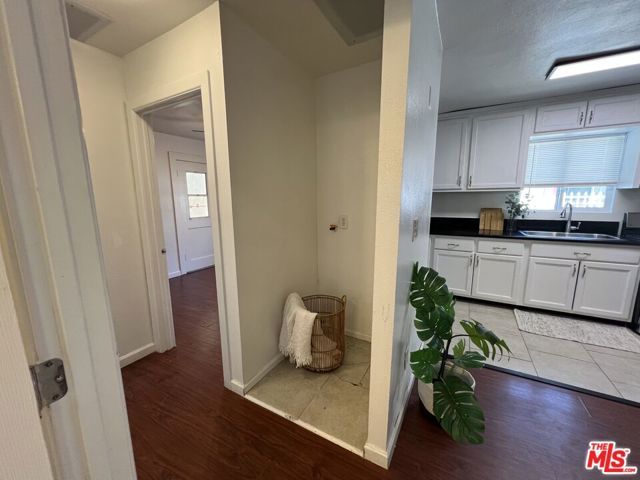 6055 7th Avenue, Los Angeles, CA 90043