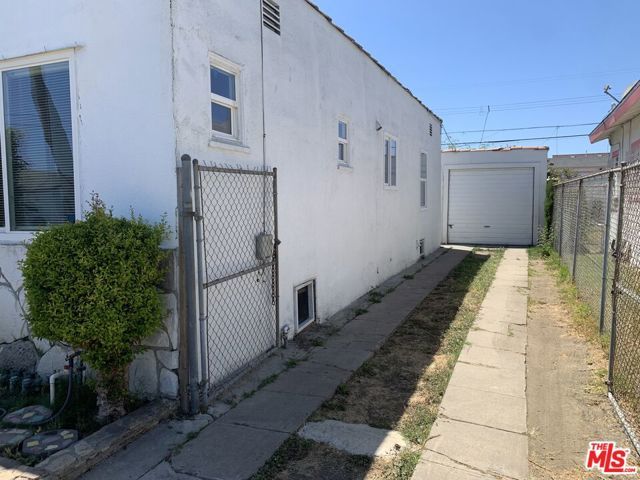 6055 7th Avenue, Los Angeles, CA 90043