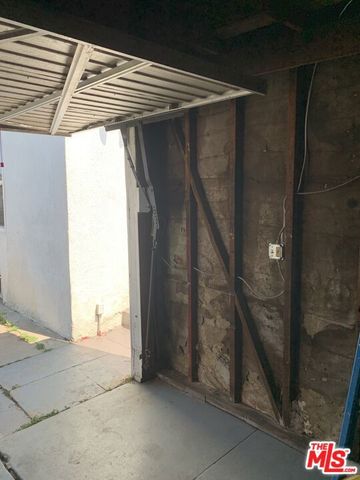 6055 7th Avenue, Los Angeles, CA 90043