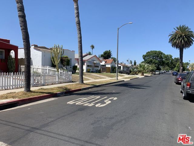 6055 7th Avenue, Los Angeles, CA 90043