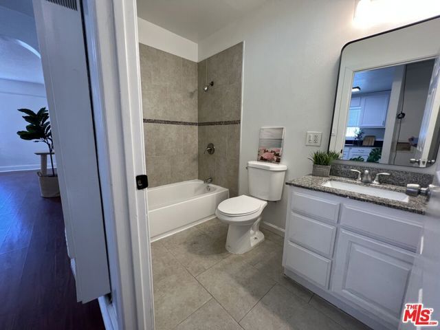 6055 7th Avenue, Los Angeles, CA 90043