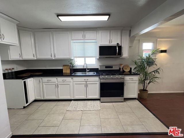 6055 7th Avenue, Los Angeles, CA 90043