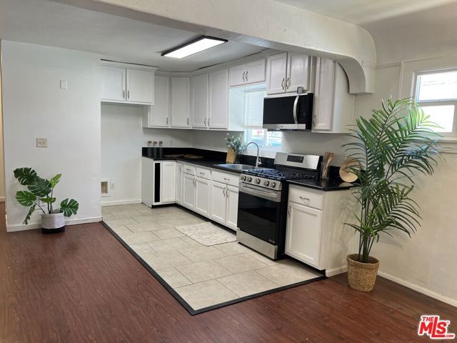 6055 7th Avenue, Los Angeles, CA 90043