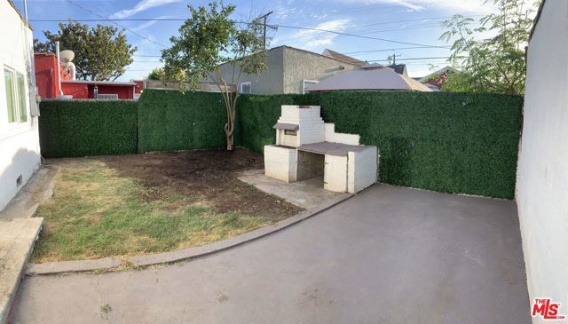 6055 7th Avenue, Los Angeles, CA 90043