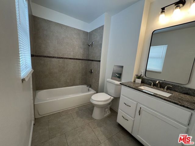 6055 7th Avenue, Los Angeles, CA 90043