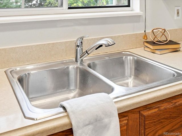 1818 S Quebec Way 9-7, Denver, CO 80231