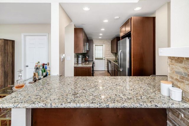 2544 Navarra Dr 4, Carlsbad, CA 92009