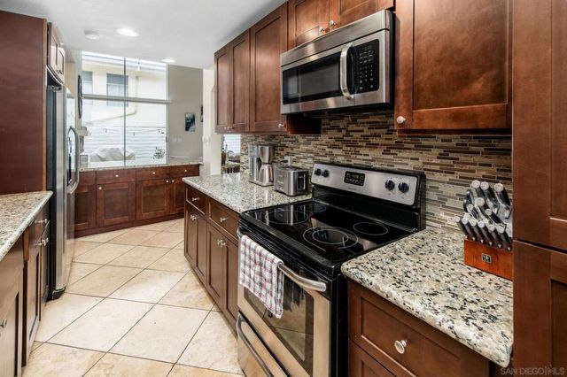 2544 Navarra Dr 4, Carlsbad, CA 92009