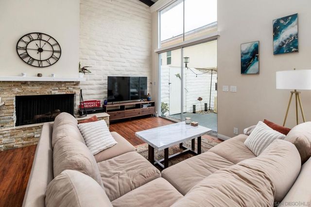 2544 Navarra Dr 4, Carlsbad, CA 92009