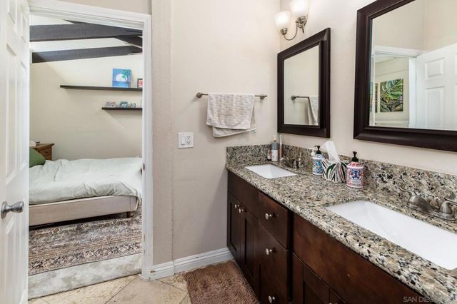 2544 Navarra Dr 4, Carlsbad, CA 92009