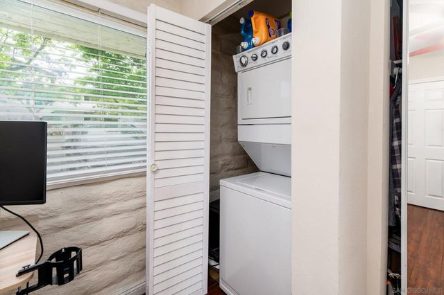 2544 Navarra Dr 4, Carlsbad, CA 92009