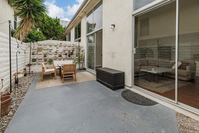 2544 Navarra Dr 4, Carlsbad, CA 92009