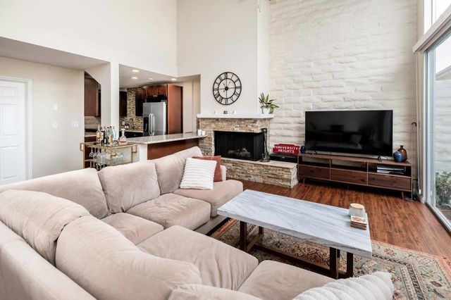 2544 Navarra Dr 4, Carlsbad, CA 92009