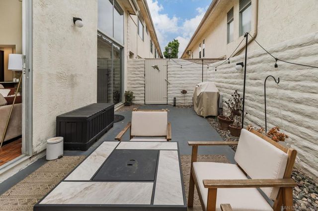 2544 Navarra Dr 4, Carlsbad, CA 92009