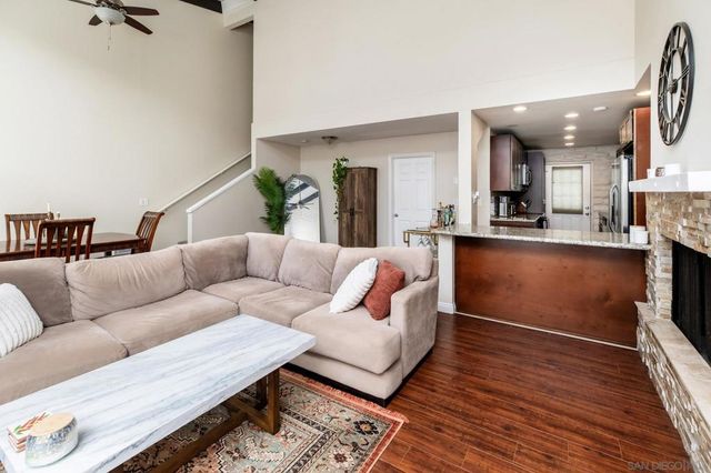 2544 Navarra Dr 4, Carlsbad, CA 92009