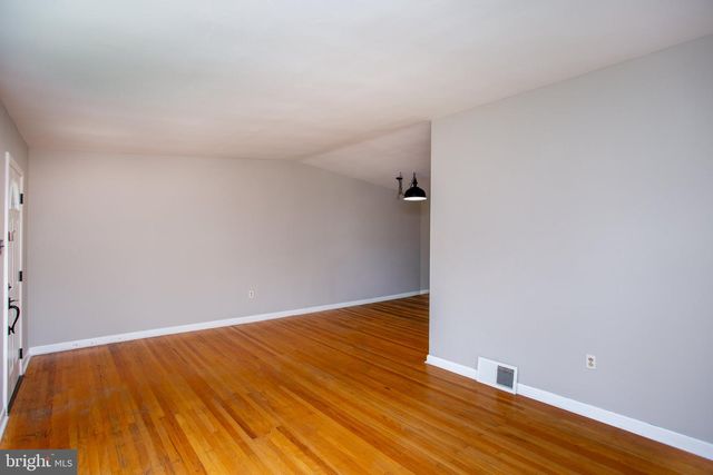 540 WANAMAKER RD, Jenkintown, PA 19046