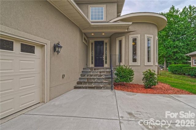 10136 Fairlea Drive, Charlotte, NC 28269