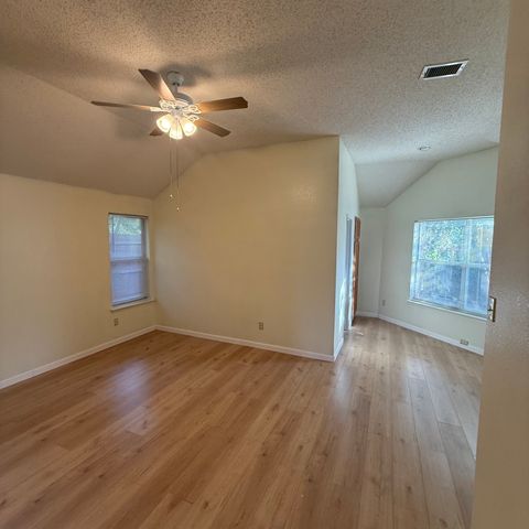945 Mcgehee Avenue, Cedar Hill, TX 75104