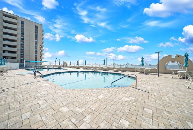 360 Shore Road 3M, Long Beach, NY 11561