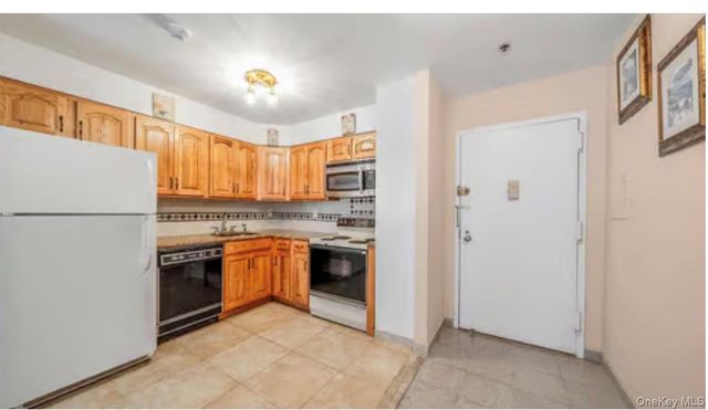 360 Shore Road 3M, Long Beach, NY 11561