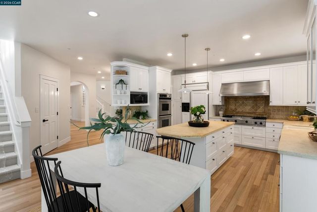 1248 Upper Happy Valley Rd, Lafayette, CA 94549