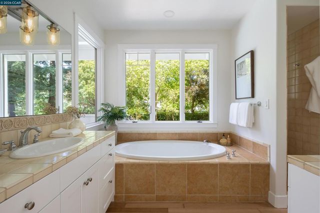 1248 Upper Happy Valley Rd, Lafayette, CA 94549