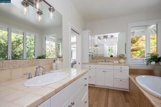 1248 Upper Happy Valley Rd, Lafayette, CA 94549