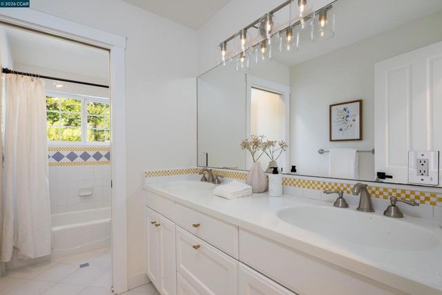 1248 Upper Happy Valley Rd, Lafayette, CA 94549