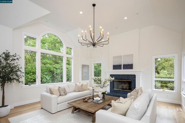 1248 Upper Happy Valley Rd, Lafayette, CA 94549