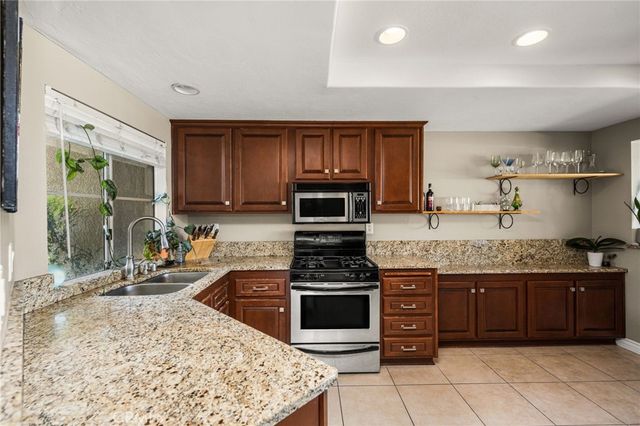 55 Vista Barranca 90, Rancho Santa Margarita, CA 92688