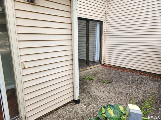 22 COUNTRY Place, Springfield, IL 62703