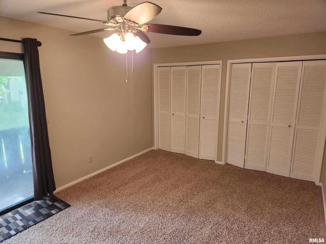 22 COUNTRY Place, Springfield, IL 62703